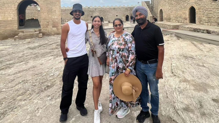 Arshdeep Singh Enjoys Vacation with Family:अर्शदीप सिंग कुटुंबासह  अझरबैजानच्या बाकूमध्येसुट्टीचा आनंद घेत आहे, इन्स्टाग्रामवर हॉलिडे फोटो  केले  शेअर