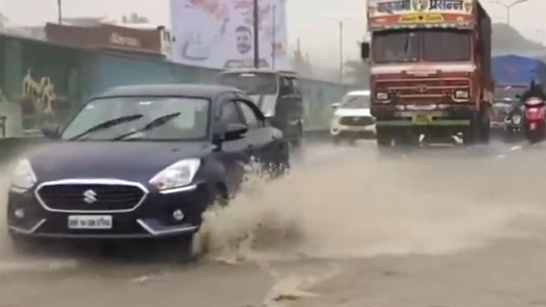 Mumbai Rain Update: मुंबईकरांनो घराबाहेर जाण्यापूर्वी सावध रहा! मुंबईत येत्या 24 तासांत पावसाचा जोर वाढणार