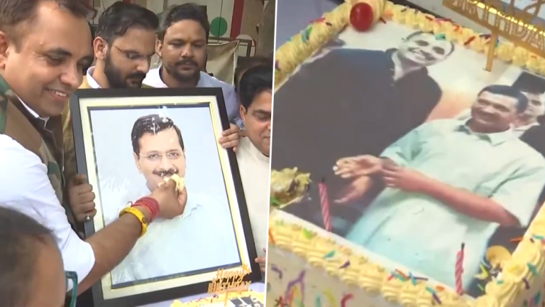 Arvind Kejriwal Birthday: आप कार्यकर्त्यांकडून तिहार तुरुंगाबाहेर दिल्लीचे मुख्यमंत्री अरविंद केजरीवाल यांचा वाढदिवस साजरा