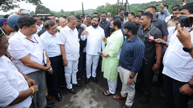 Mumbai-Goa Highway: मुख्यमंत्री एकनाथ शिंदे यांनी मुंबई-गोवा महामार्गाची केली पाहणी; गणेशोत्सवापूर्वी मार्ग खड्डेमुक्त करण्याचा मानस