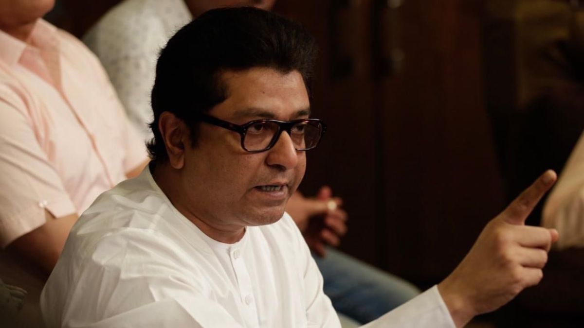 Raj Thackeray On Hindi Compulsory: आम्ही हिंदू आहोत पण हिंदी नाही आहोत! महाराष्ट्रावर हिंदीकरणाचा मुलामा द्यायचा प्रयत्न कराल तर संघर्ष अटळ आहे; राज ठाकरेंचा कडक इशारा