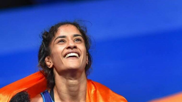 हरियाणा खाप पंचायतीने Vinesh Phogat ला तिच्या 30 व्या वाढदिवशी सुवर्ण पदक देऊन केले सन्मानित, पाहा फोटो