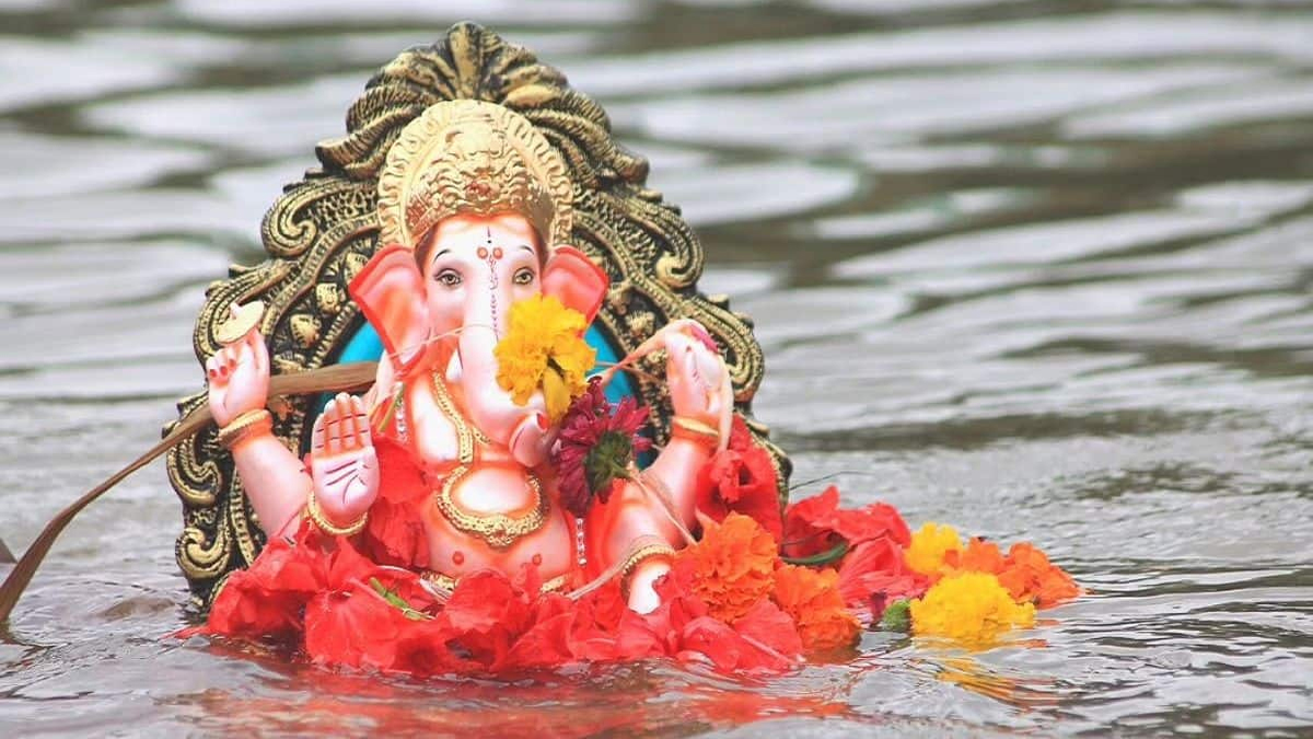 Ganpati Visarjan 2025 Rangoli: गणपती बाप्पाच्या निरोपासाठी खास रांगोळी डिझाईन्स; मिरवणुकीचा मार्ग बनवा आकर्षक