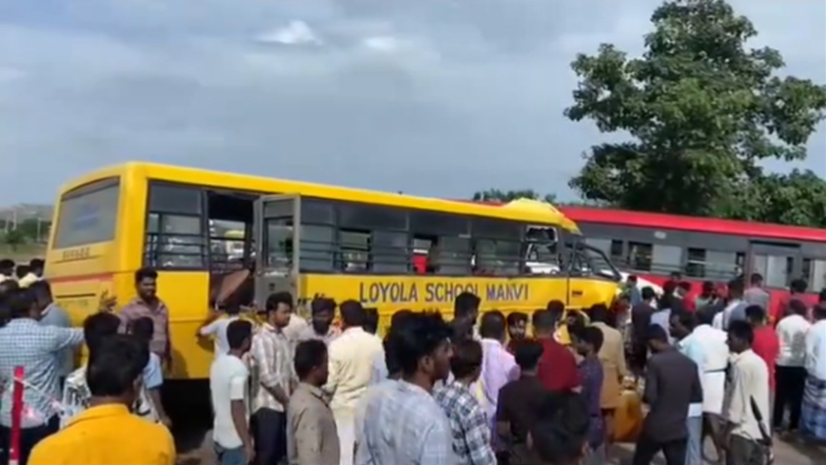 Raichur School Bus Accident: रायचूरमध्ये सरकारी बसची शाळेच्या बसला धडक; 2 विद्यार्थ्यांचा मृत्यू, अनेक जण जखमी