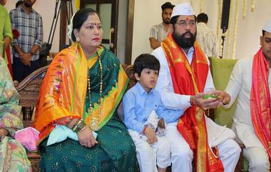 CM Eknath Shinde Perform Ganesh Puja: फुलांची सुंदर आरास, विधिवत पूजा; मुख्यमंत्री एकनाथ शिंदे यांच्या घरी बाप्पा विराजमान (See Photo)