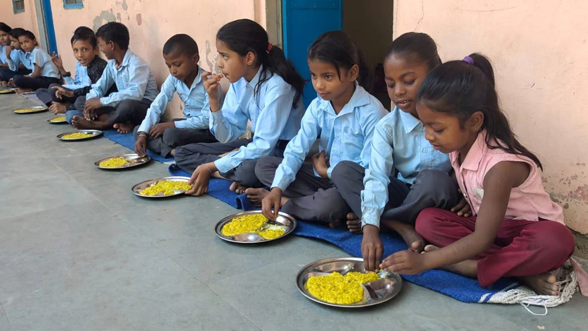 Dead Chameleon Found In Mid-Day Meal: झारखंडमधील सरकारी शाळेत मध्यान्ह भोजनात सापडला मृत सरडा; 65 विद्यार्थी आजारी