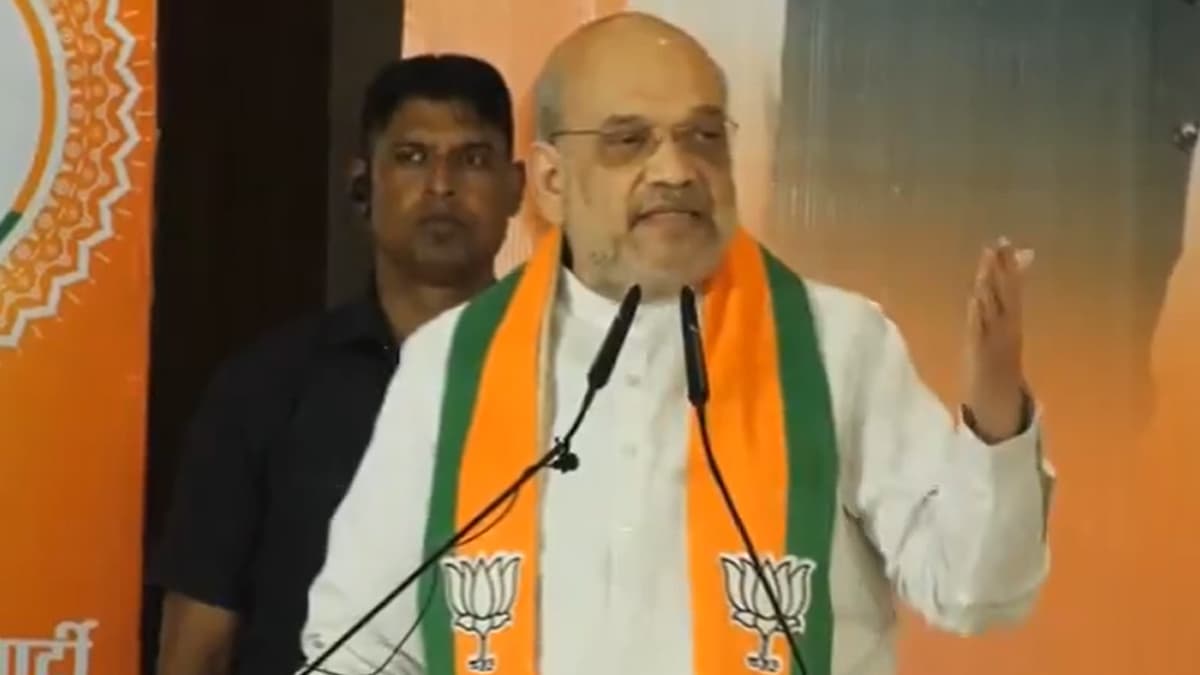 Amit Shah यांचा जम्मू-काश्मिर दौरा; पाकिस्तानकडून पूंछमध्ये मारल्या गेलेल्या नागरिकांच्या कुटुंबियांना नियुक्तीपत्रे दिली (Vidoe)