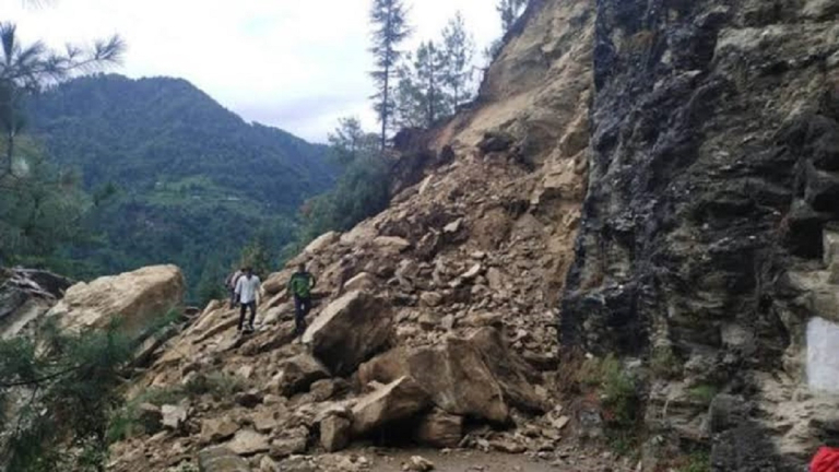 Uttarkashi Landslides: उत्तराखंडमध्ये भूस्खलन, रस्त्यांवर खड्डे, मातीचे ढिगारे, कोणतीही जीवित हानी नसल्याचे वृत्त