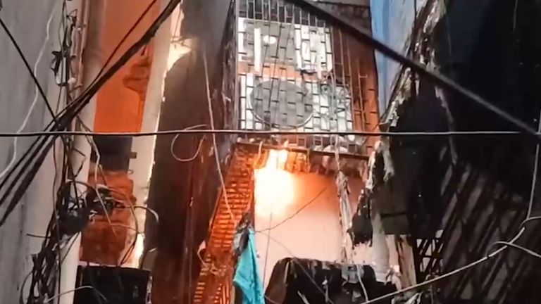 Ulhasnagar Market Fire: उल्हासनगरमधील न्यू गजानन मार्केटमध्ये भीषण आग; पहा व्हिडिओ