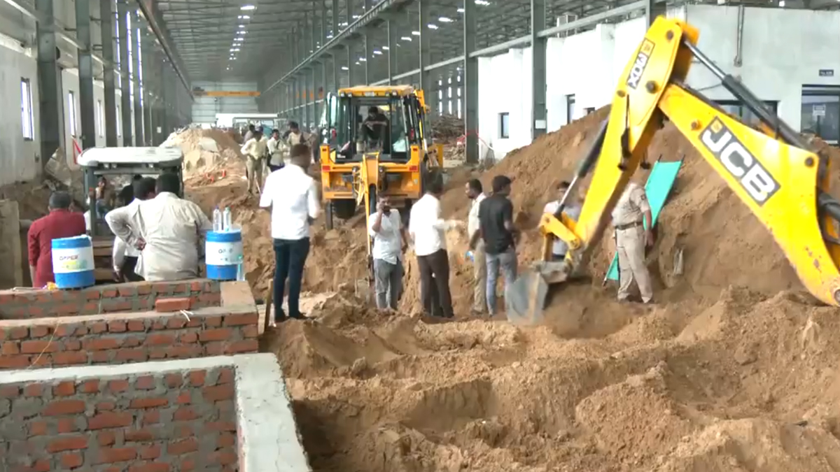 Wall Collapses In Mehsana: गुजरातमधील मेहसाणा येथे कंपनीची भिंत कोसळून भीषण अपघात, 7 जणांचा मृत्यू; अनेक मजूर अडकल्याची शक्यता