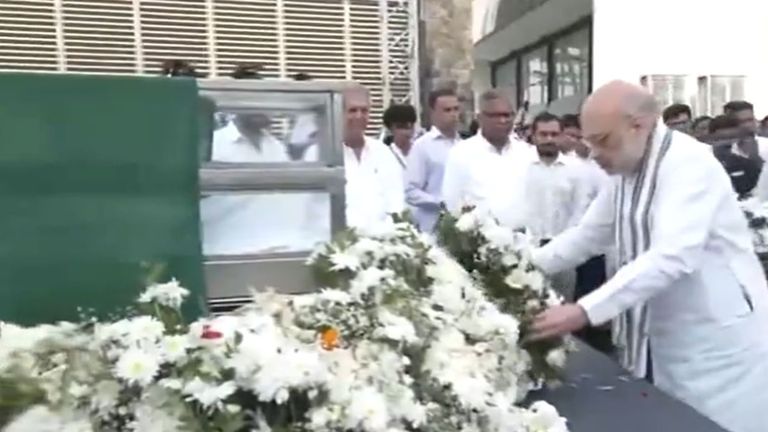 Ratan Tata Funeral: रतन टाटा यांना श्रद्धांजली अर्पण करण्यासाठी केंद्र सरकार कडून केंद्रीय गृहमंत्री Amit Shah मुंबई मध्ये दाखल (Watch Video)