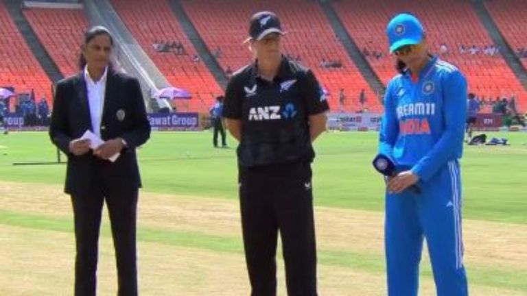 IND W vs NZ W 1st ODI 2024 Toss Update: टीम इंडियाने नाणेफेक जिंकून प्रथम फलंदाजी करण्याचा घेतला निर्णय, पाहा दोन्ही संघांचे प्लेइंग 11