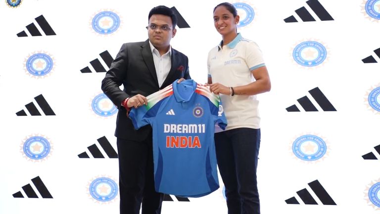 Team India New ODI Jersey: बीसीसीआयने केले टीम इंडियाच्या नवीन वनडे जर्सीचे अनावरण, जाणून घ्या त्याची सर्वात मोठी वैशिष्ट्ये