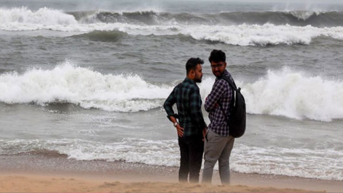 Cyclone Fengal Updates: बंगालच्या उपसागरात कमी दाबाचा पट्टा; पुदुच्चेरी किनारपट्टीजवळ चक्रीवादळ फेंगल कमकुवत होण्याची शक्यता