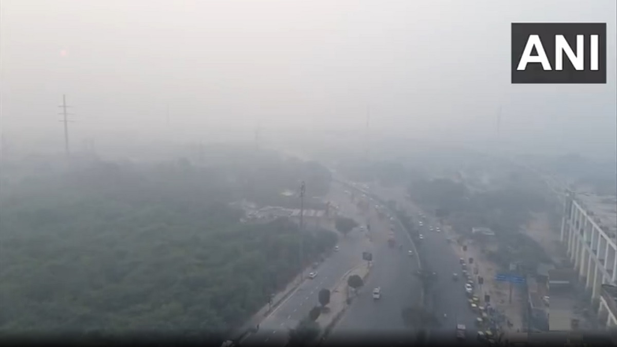 Delhi Air Pollution: दिल्ली वायुप्रदूषण, हवेच्या गुणवत्तेची गंभीर श्रेणी कायम, BS-III पेट्रोल, BS-IV डिझेल चारचाकी वाहनांवर बंदी