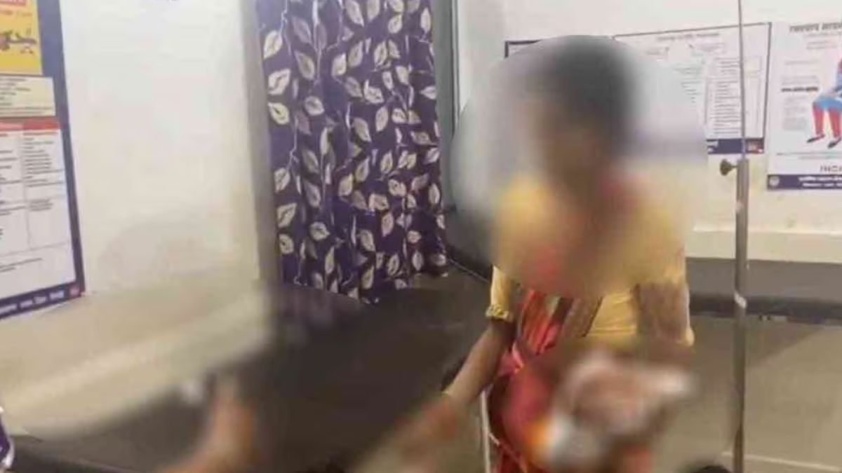 Woman Cleaning Husband Bed : संतापजनक! पतीच्या मृत्यूनंतर गरोदर पत्नीला बेड स्वच्छ करायला लावला, कुठे घडली घटना?