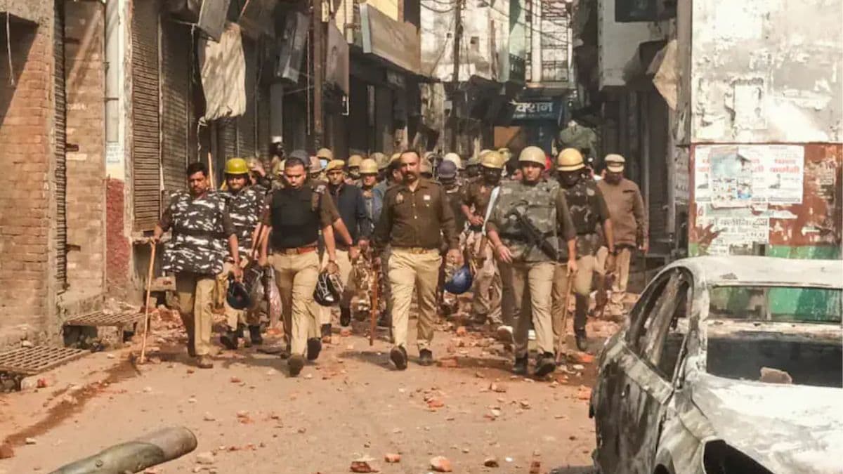 Sambhal Violence: संभलमध्ये मशिदीच्या सर्वेक्षणाविरोधात झालेल्या हिंसक आंदोलन; परिसर सील, 3 मृत्यू, 15 अटक