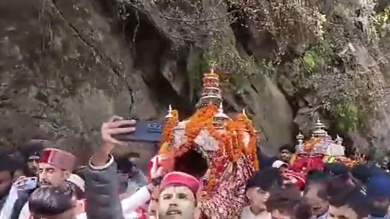 Bhaubeej 2024: यमुनोत्री मंदिराचे दरवाजे येत्या हिवाळ्याच्या पार्श्वभूमीवर आज भाऊबीजे दिवशी झाले बंद (Watch Video)