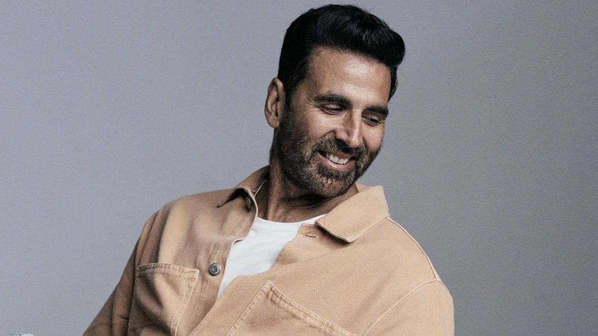 Akshay Kumar: अयोध्येत खिलाडी अक्षय कुमारची सेवा; 1,250 वानरांना हरभरा, गूळ आणि केळी घातली खाऊ (Watch Video)