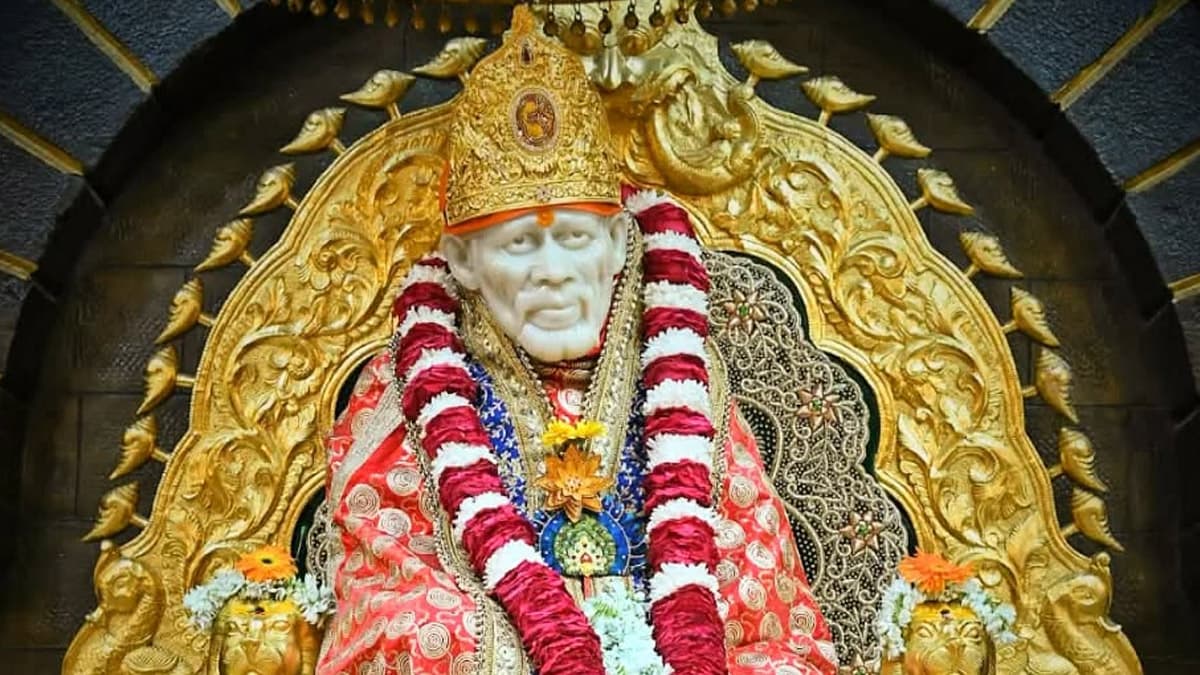 How To Reach Shirdi Sai Baba Mandir: शिर्डी साईबाबा मंदिरापर्यंत पोहोचायचे कसे? ट्रेन, विमान तसेच लोकल वाहतुकीचे 'हे' आहेत सोप्पे मार्ग