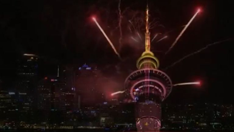 Happy New Year 2025: न्यूझिलंड मधील Auckland येथे Sky Tower वर फटाक्यांच्या आतषबाजीत नववर्षाचं दणक्यात स्वागत (Watch Video)