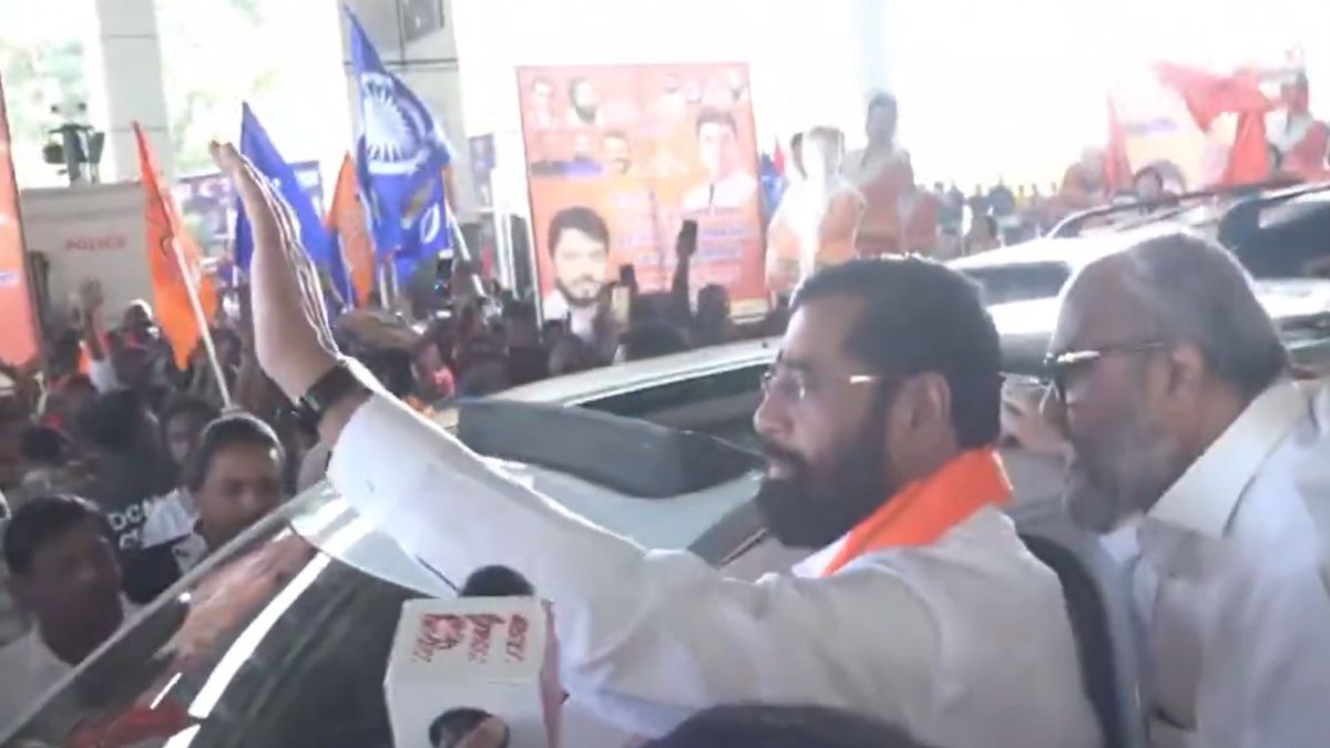 Eknath Shinde Takes Oath as Dy CM: एकनाथ शिंदे यांनी उपमुख्यमंत्री पदाची शपथ घेताना केला बाळासाहेब ठाकरे, आनंद दिघे यांचा उल्लेख (Watch Video)