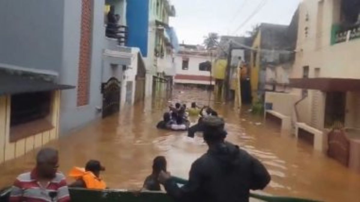 Cyclone Fengal: फैंगल चक्रीवादळामुळे पुद्दुचेरीमध्ये 30 वर्षांतील सर्वाधिक पावसाची नोंद; चेन्नईमध्ये लोकल ट्रेन सेवा सुरू