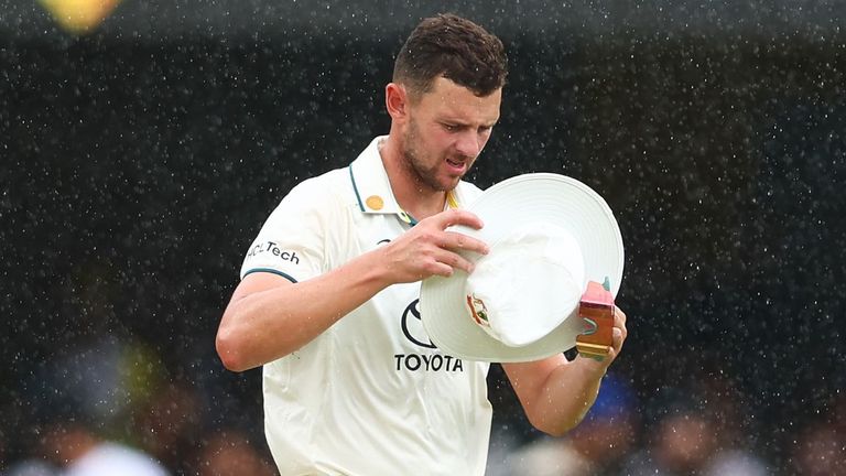 Josh Hazlewood Injured: चौथ्या दिवशी ऑस्ट्रेलियाला मोठा धक्का, जोश हेजलवूडला दुखापत; सोडावे लागले मैदान