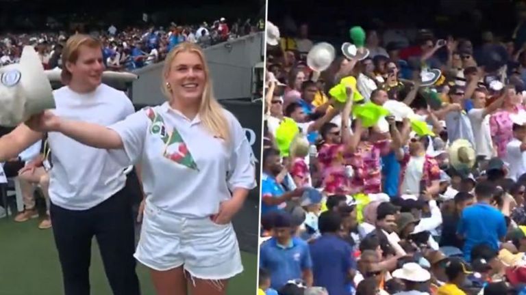 Shane Warne's Daughter and Son Pay Tribute: बॉक्सिंग डे कसोटी दरम्यान एमसीजी येथे प्रेक्षकांसह मुलगा जॅक्सन आणि मुलगी समर यांनी शेन वॉर्नला दिली श्रद्धांजली, व्हिडिओ झाला व्हायरल