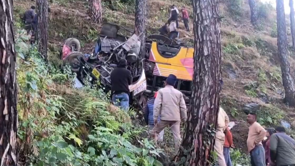 Uttarakhand Road Accident: उत्तराखंडमधील पौडी येथे बस अपघातात 5 जणांचा मृत्यू, 15 हून अधिक जखमी, मुख्यमंत्री धामी यांनी व्यक्त केला शोक