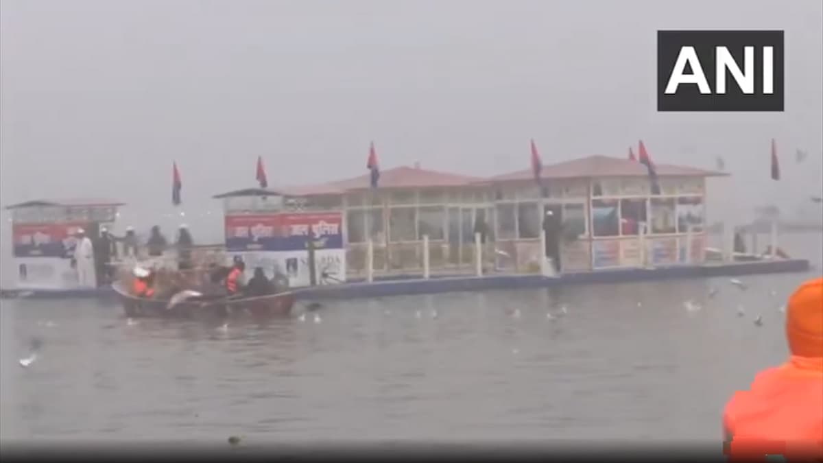 Maha Kumbh 2025 Hi-Tech: हायटेक महाकुंभमेळा,  AI चलित चॅटबॉट्स,जल रुग्णवाहिका, कृत्रिम बुद्धिमत्तेच्या देखरेखीमुळे वाढली सुरक्षा; घ्या जाणून