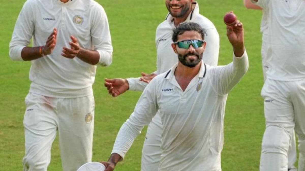 Ranji Trophy मध्ये Ravindra Jadeja ची फिरकी जादू चालली, 5 विकेट्स घेऊन खळबळ उडवली