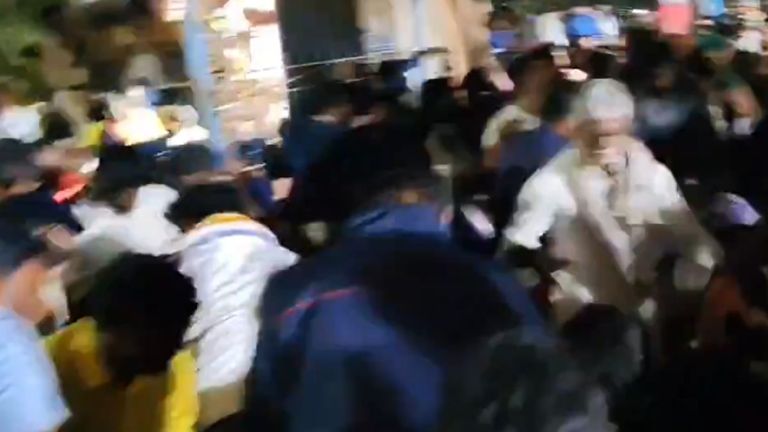 Stampede At Tirupati: तिरूपती मंदिरा मध्ये चेंगराचेंगरीत तिघांचा मृत्यू; Vaikunthadwara Sarvadarshanam टोकन देताना झाला गोंधळ