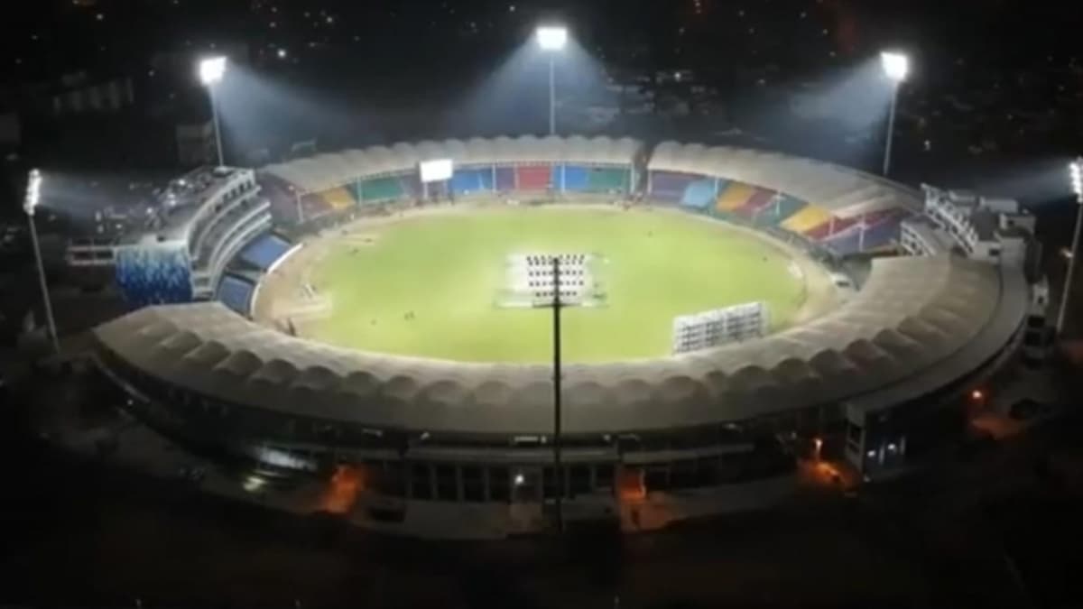 Pakistan Cricket Board कडून नूतनीकृत National Bank Stadium चे अनावरण; उद्घाटन समारंभात अली जफर, शफकत अमानत अली यांसारख्या कलाकारांकडून सादरीकरण (Watch Video)