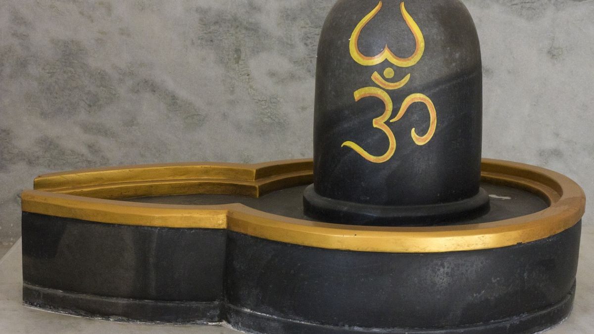 Bhidbhanjan Bhavaneeshvar Mahadev Temple: महाशिवरात्रीच्या एक दिवस आधी द्वारका येथील भिडभंजन भवानीेश्वर महादेव मंदिरातील शिवलिंग चोरीला; तपास सुरु (Video)