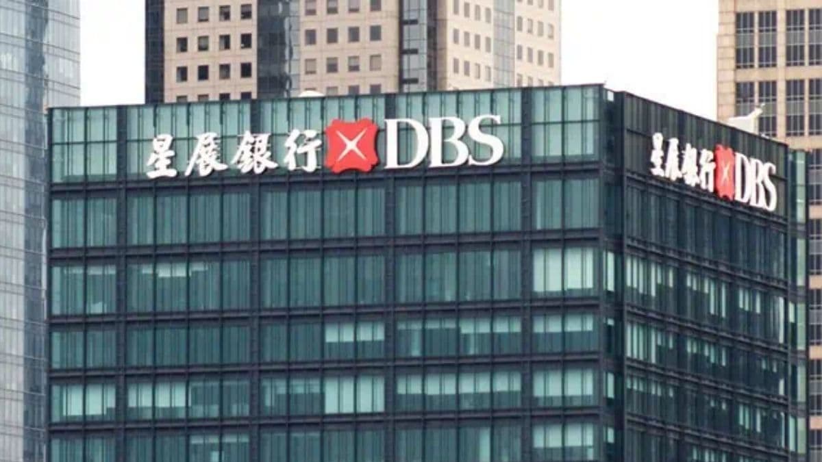 DBS Job Cuts: AI च्या वापरामुळे कर्मचाऱ्यांवर टाळेबंदीचं संकट! जागतिक बँकिंग समूह डीबीएस 4 हजार कर्मचाऱ्यांना देणार नारळ