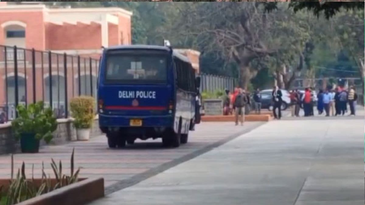 Delhi And Noida Schools Receive Bomb Threats: दिल्ली आणि नोएडातील सेंट स्टीफन्स कॉलेजच्या शाळांना बॉम्बच्या धमक्या