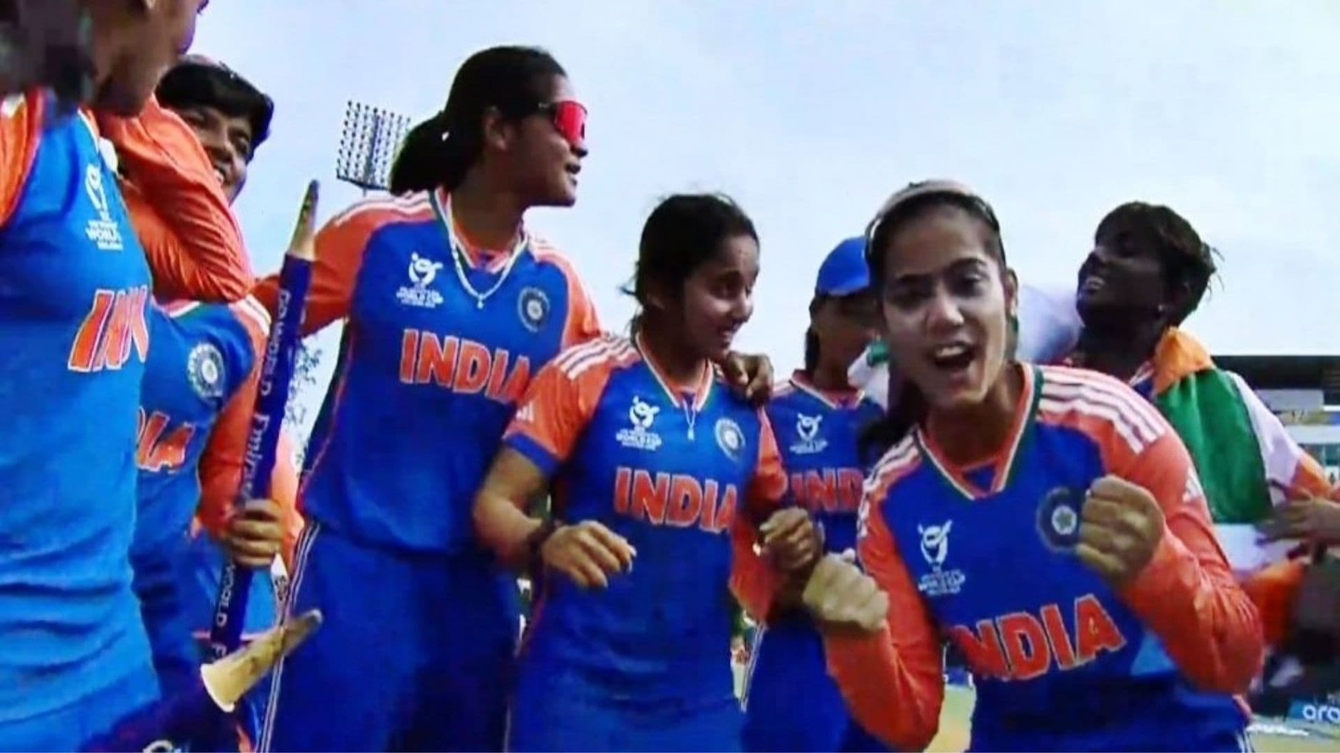 India Wins ICC Women's U19 T20 World Cup 2025 Trophy: भारतीय महिला अंडर 19 संघाने सलग दुसऱ्यांदा विश्वविजेत्या ट्रॉफीवर नाव कोरले; दक्षिण आफ्रिकेला 9 विकेट्सने केले पराभूत