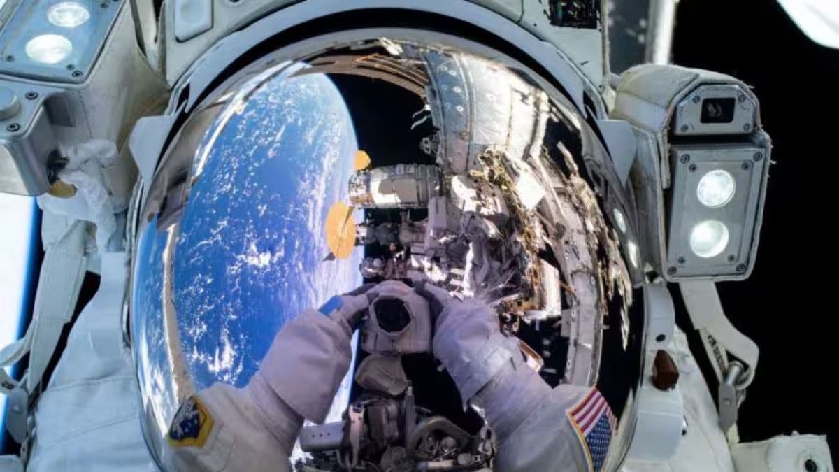 Sunita Williams यांचा अवकाशामधून 9 व्या स्पेसवॉक दरम्यान सेल्फी; NASA ने शेअर केला खास फोटो