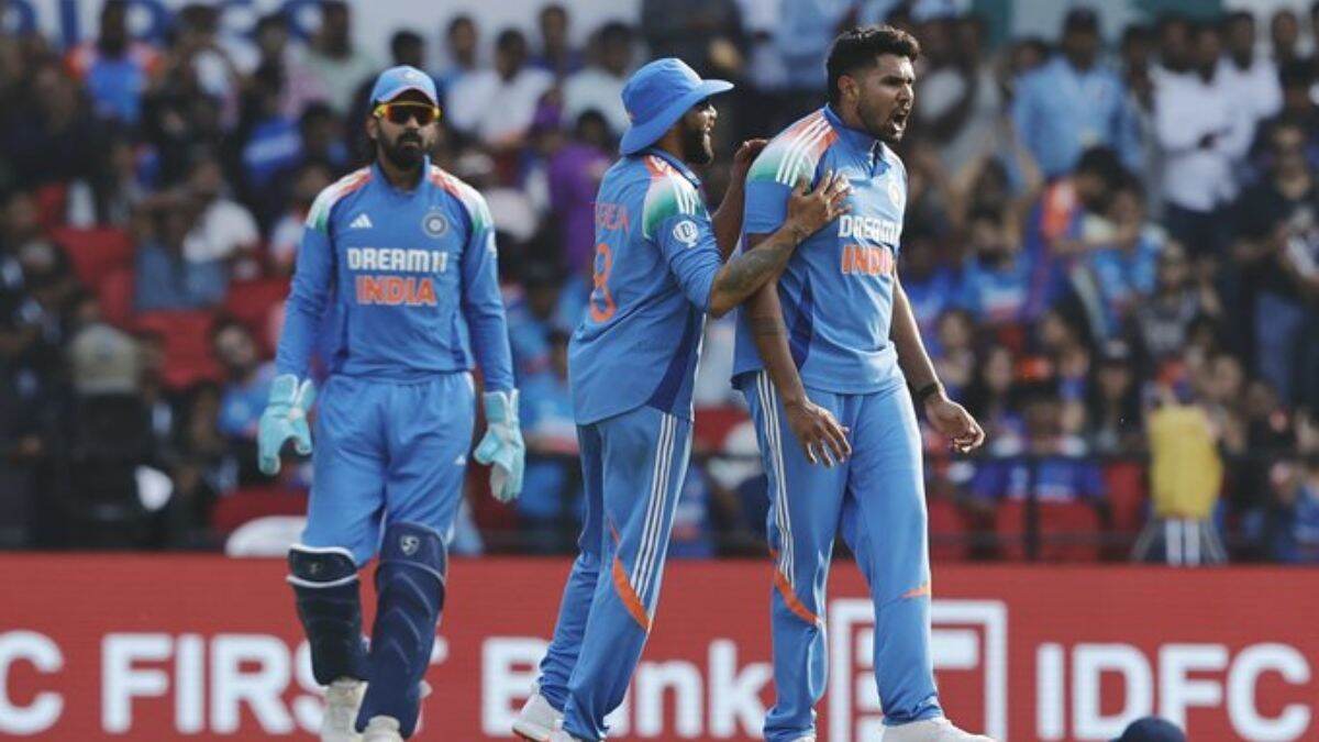 IND vs ENG 1st ODI Live Score Update: हर्षित राणाने इंग्लंडला दिला सहावा धक्का, लिव्हिंगस्टोन 5 धावा करून बाद