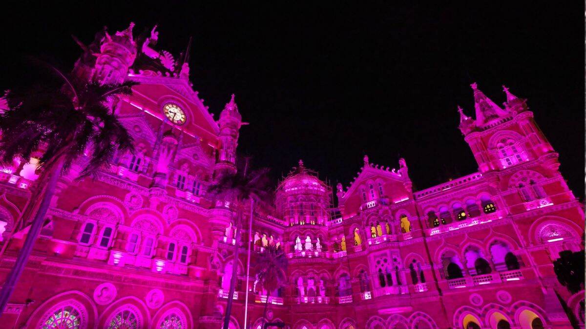 Happy Women's Day 2025: महिला दिनाच्या पूर्वसंध्येला CSMT रेल्वे स्थानकातील हेरिटेज बिल्डिंगला गुलाबी रंगाची रोषणाई; पहा नजारा