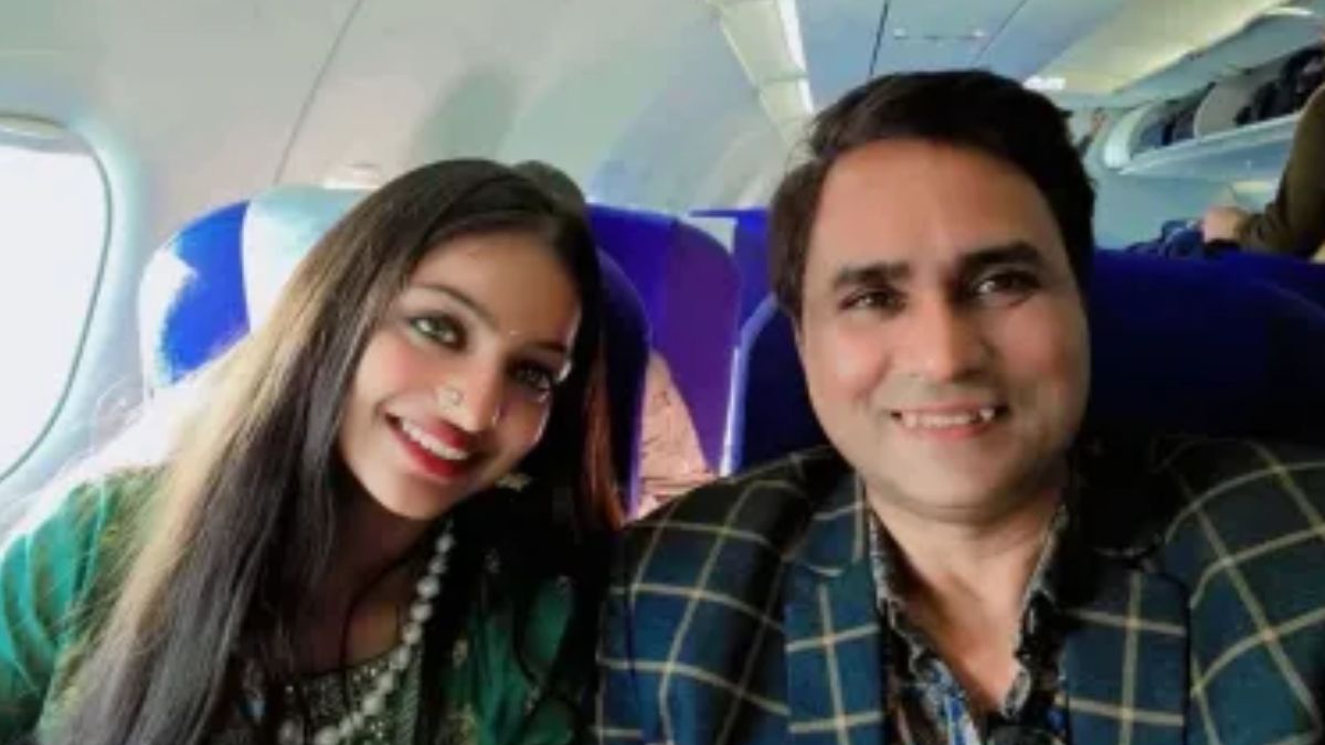 Director Sanoj Mishra Arrested: मोनालिसाला चित्रपटाची ऑफर देणारा दिग्दर्शक सनोज मिश्राला बलात्कार प्रकरणात अटक