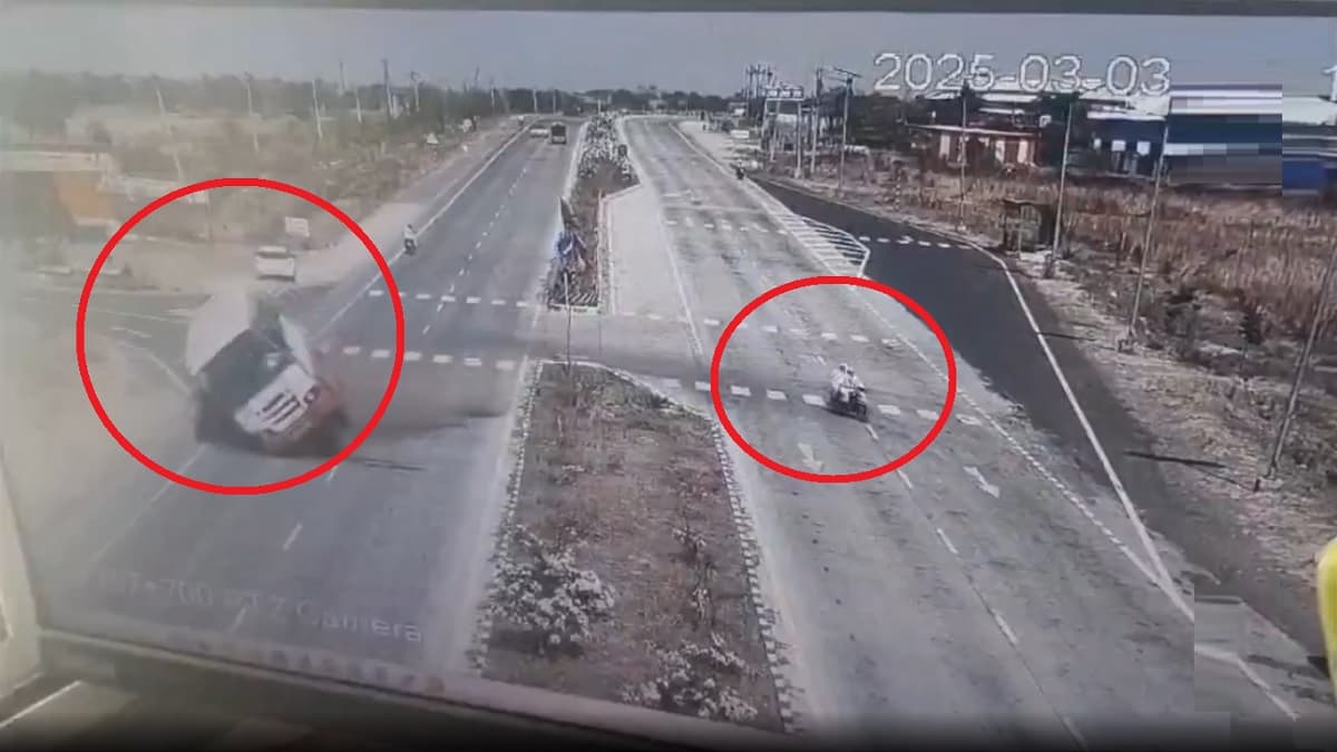 Latur ST Bus Accident Video: लातूर-नांदेड रस्त्यावर एसटी बस अपघात, 36 जण जखमी, दुचाकीस्वारास वाचविण्याच्या प्रयत्नात दुर्घटना