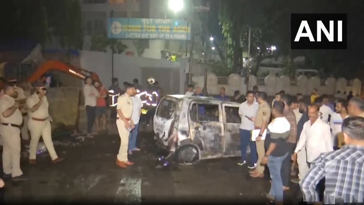 Marol Fire Incident In Mumbai: मुंबईतील मरोळ परिसरात वाहनांना आग, तिघे गंभीर जखमी; एकाच वेळी कार, रिक्षा, दुचाकी जळून खाक