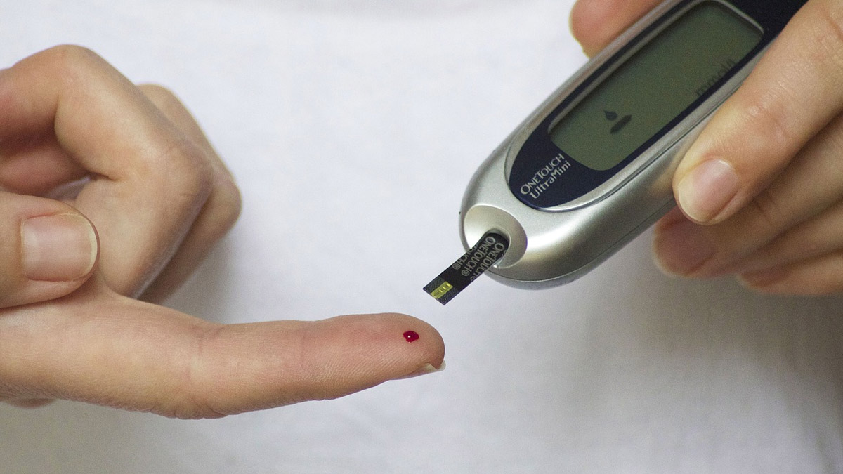 Diabetes Symptoms: चालताना 'ही' 4 लक्षणे दिसली तर समजा तुम्हाला मधुमेह झाला! कोणती आहेत ही लक्षणं? जाणून घ्या