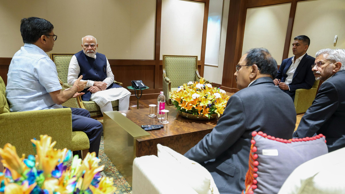 Pahalgam Terrorist Attack: पंतप्रधान नरेंद्र मोदी सौदी अरेबियाचा दौरा अर्धवट सोडून दिल्लीत परतले; पहलगाम हल्ल्याबाबत विमानतळावरच घेतला NSA आणि EAM कडून आढावा, आज होणार उच्चस्तरीय बैठक