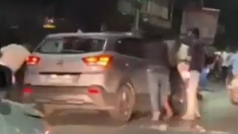 Pune Road Rage Horror: पुण्यातील पाषाण येथे रोडरेजची घटना; गाडीच्या काचा फोडल्या, दाम्पत्याला लाथाबुक्क्यांनी मारहाण (Video)