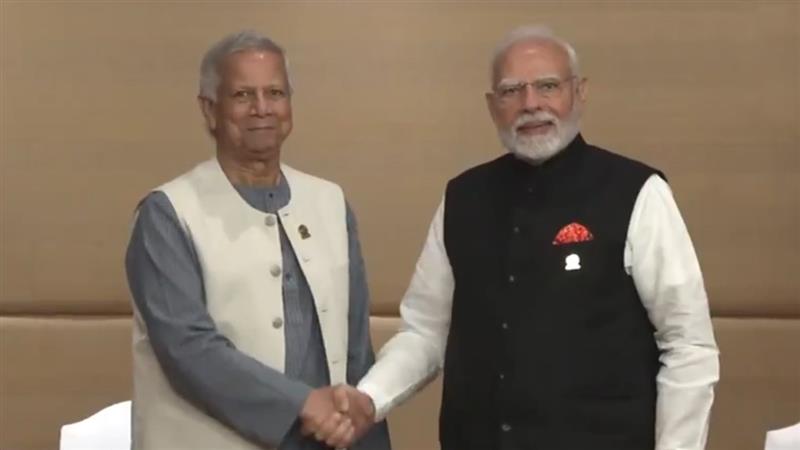 BIMSTEC Summit: बिमस्टेक शिखर परिषदेदरम्यान पंतप्रधान मोदींनी घेतली बांगलादेशचे प्रशासक मोहम्मद युनूस यांची भेट