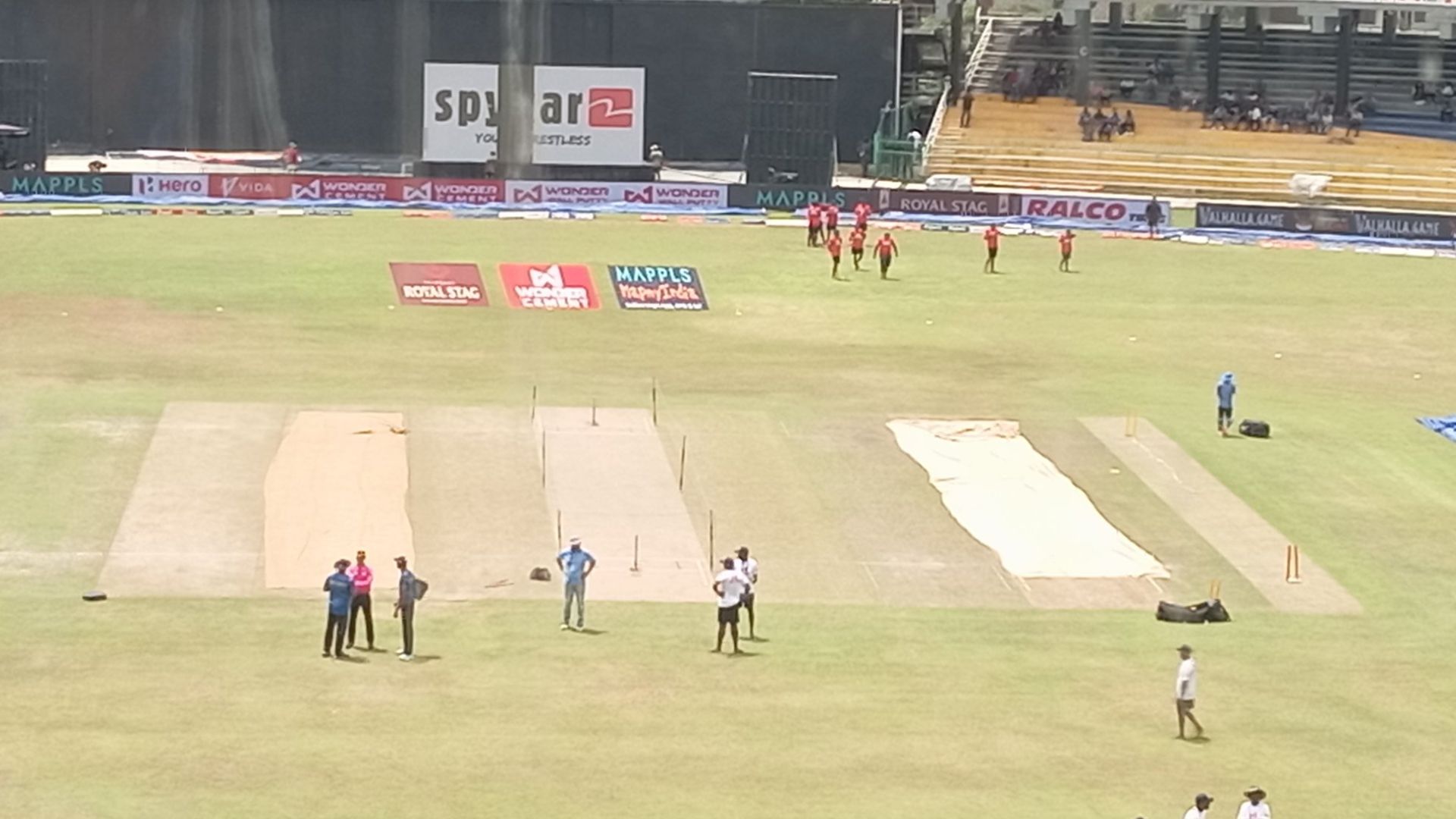 IND W vs SL W, 1st ODI Match Pitch Report: कोलंबोमध्ये टीम इंडियाचे फलंदाज की श्रीलंकेचे गोलंदाज गाजवतील वर्चस्व; सामन्यापूर्वी आर प्रेमदासा स्टेडियमचा पिच रिपोर्ट पहा