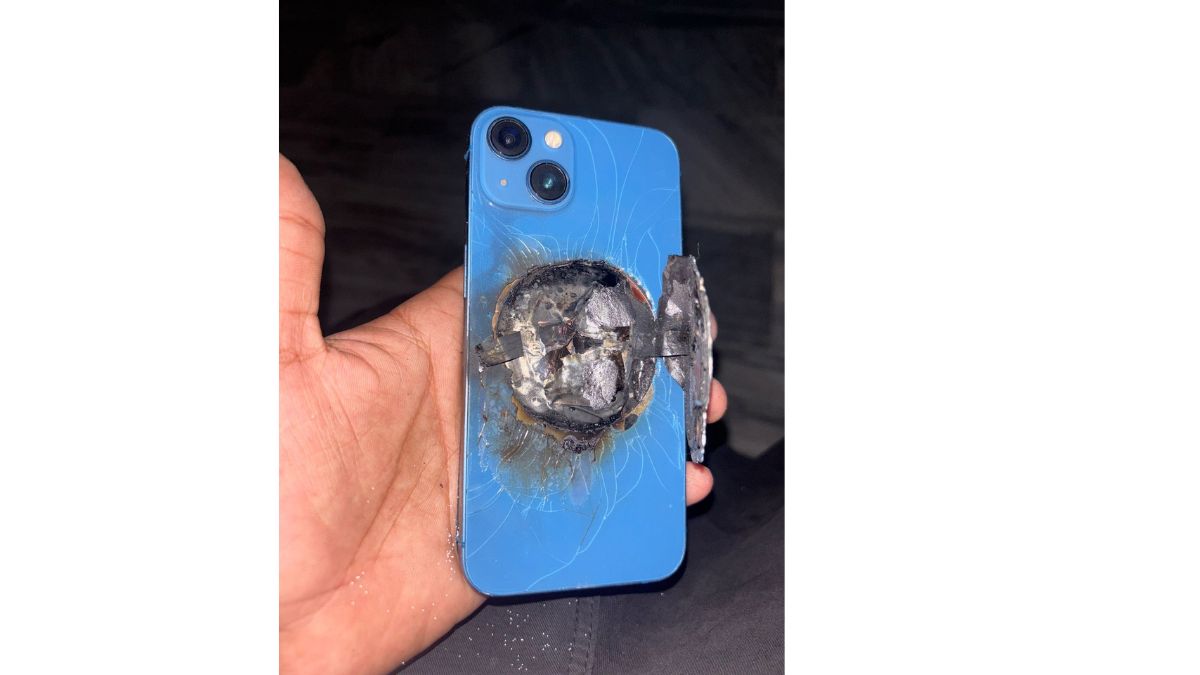 iPhone 13 explodes In Pocket: तरूणाच्या खिशात झाला अचानक आयफोन 13 चा ब्लास्ट